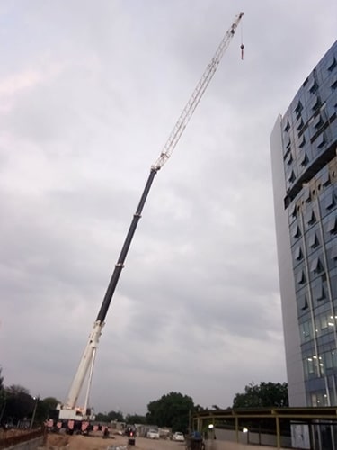 Heavy duty crane